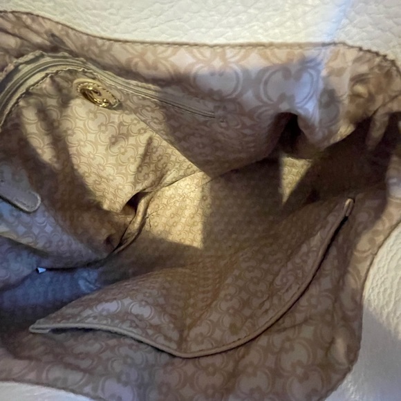 Cream tote bag with gold hardware - Picture 9 of 11